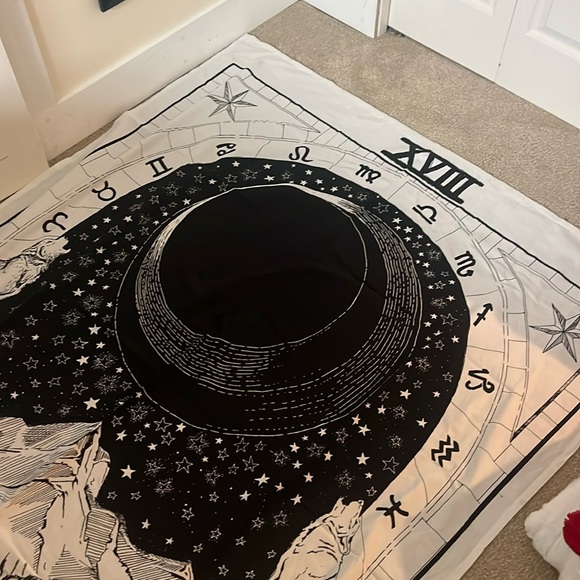 Urban Outf Tapestry - Picture 2 of 2